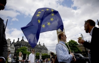 Người Anh đòi trưng cầu dân ý lại trong khi EU kiên quyết dứt tình