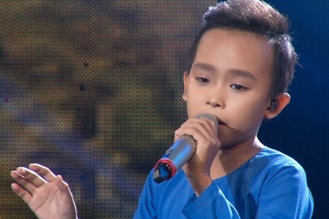 Vietnam Idol Kids 2016: Hồ Văn Cường vẫn lấy nước mắt người nghe dù gặp sự cố hụt hơi