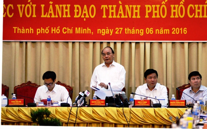 Thủ tướng Ch&iacute;nh phủ Nguyễn Xu&acirc;n Ph&uacute;c tại buổi l&agrave;m việc với TPHCM