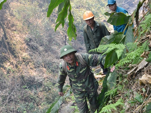 Lực lượng cứu hộ ở Việt Nam nổ lực t&igrave;m kiếm Aiden Webb. (Ảnh Kh&aacute;nh V&acirc;n)