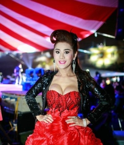 L&acirc;m Chi Khanh cũng tự thừa nhận m&igrave;nh c&oacute; bộ ngực đẹp nhất Việt Nam.