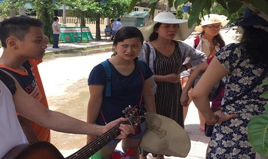 Vụ đuổi du khách ở biển Hải Tiến: Khách sạn Quang Trung tự gắn 3 sao!