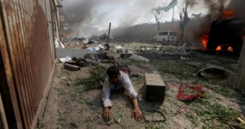Khung cảnh hoang tàn, đổ nát sau vụ đánh bom đẫm máu tại Kabul