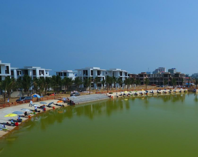 Khung cảnh hồ c&acirc;u rộng 40.000 m2 tại FLC Sầm Sơn