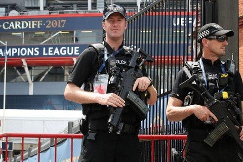 Lực lượng an ninh được trang bị kỹ càng để bảo vệ trận đấu Real vs Juventus.