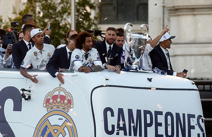 To&agrave;n cảnh lễ ăn mừng ho&agrave;nh tr&aacute;ng bậc nhất của Real Madrid