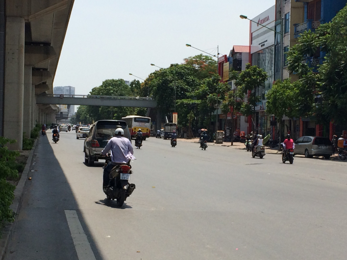 Phương tiện di chuyển thưa thớt tr&ecirc;n đường Nguyễn Tr&atilde;i.