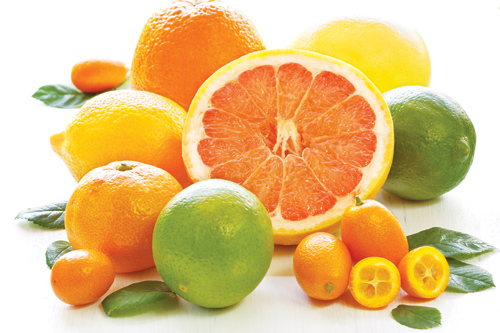 Cam, qu&yacute;t chứa nhiều vitamin C, rất tốt để tăng cường khả năng miễn dịch của cơ thể trước những đợt nắng n&oacute;ng. (Ảnh: Healthplus)
