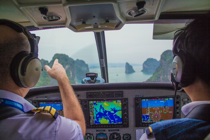 Đạo diễn phim Kong đưa đạo diễn Gozilla thăm Vịnh Hạ Long bằng thủy phi cơ