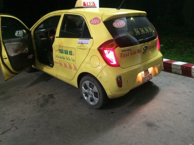 Chiếc xe taxi tại bệnh viện