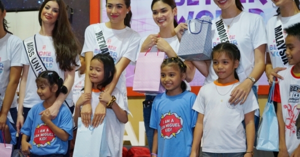 Lệ Hằng và dàn người đẹp Hoa hậu Hoàn vũ trao học bổng cho trẻ em nghèo