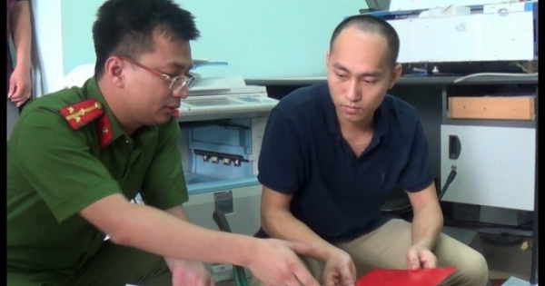Hà Nội: Bắt giữ kỹ sư sản xuất con dấu, làm giả giấy tờ