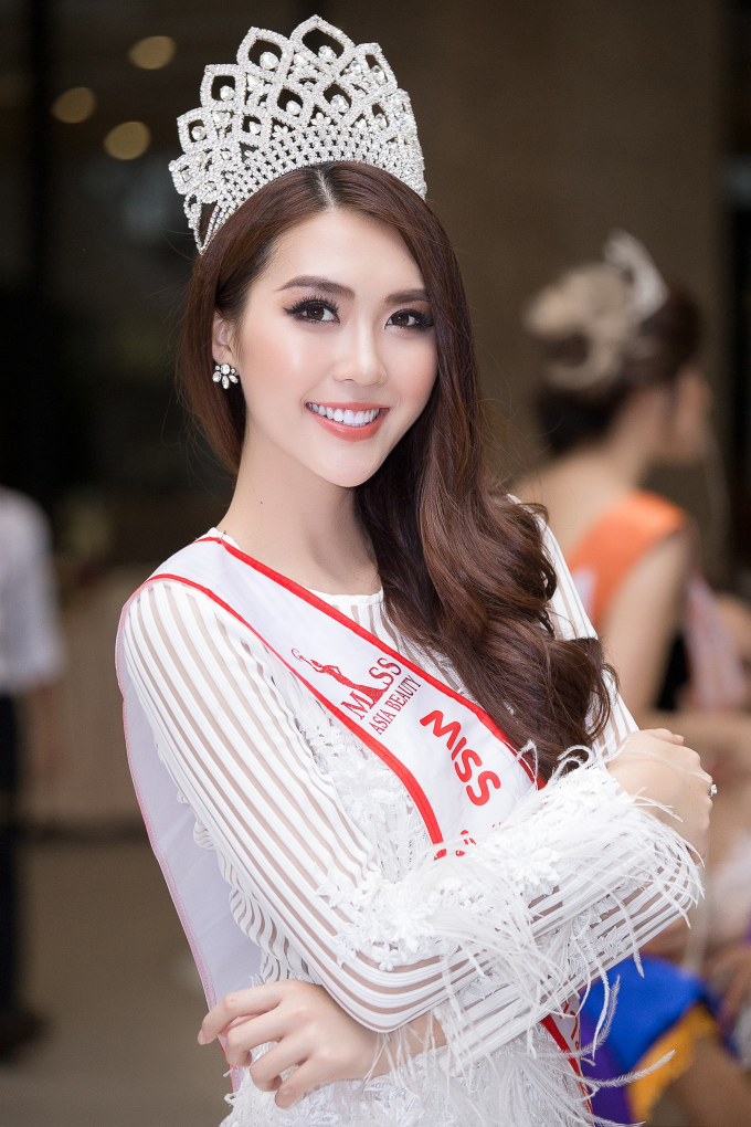 Hoa hậu Tường Linh khoe nhan sắc rực rỡ b&ecirc;n d&agrave;n th&iacute; sinh Miss ASEAN