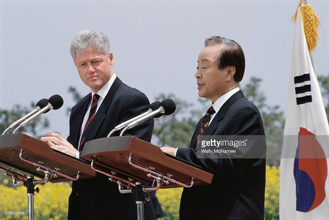 Hai Tổng thống Bill Clinton v&agrave; Kim Young-sam.