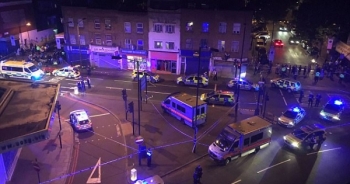 Xe tải tông thẳng vào đám đông ở thủ đô London, nhiều người bị thương