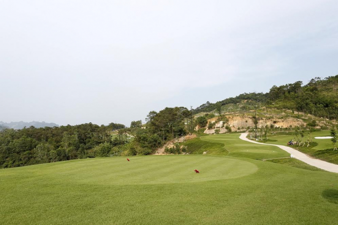 S&acirc;n golf 18 lỗ nằm trong khu Quần thể&nbsp;FLC Ha Long.