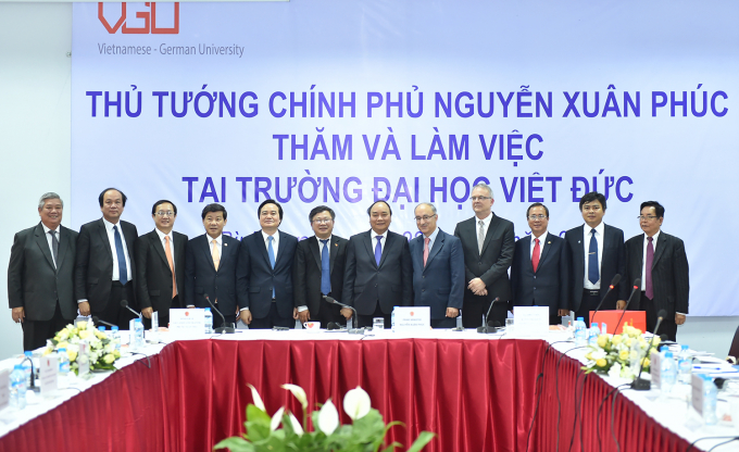 Thủ tướng Nguyễn Xu&acirc;n Ph&uacute;c tớit thăm v&agrave;&nbsp;l&agrave;m việc với Đại học Việt - Đức.