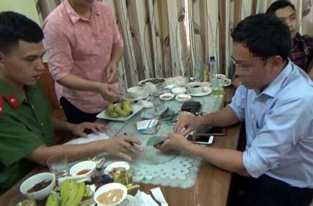 L&ecirc; Duy Phong bị bắt về h&agrave;nh vi lạm dụng chức vụ, quyền hạn chiếm đoạt t&agrave;i sản.