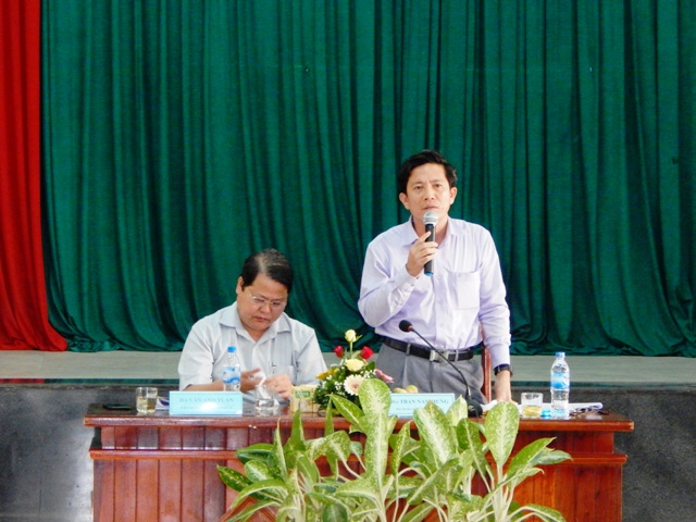 Ch&aacute;nh văn ph&ograve;ng Tỉnh uỷ Quảng Nam Trần Nam Hưng (đứng). Ảnh: tamky.gov.vn.
