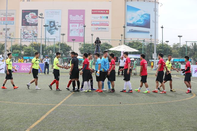 Đội chủ nh&agrave; JFC Danang v&agrave; Huế RFC tại trận khai mạc
