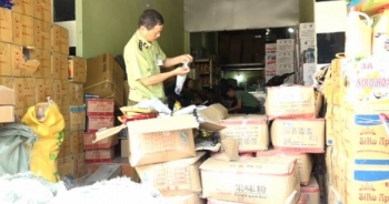 Hà Nội: Thu giữ hơn 1 tấn nguyên liệu trà sữa in nhãn mác Trung Quốc