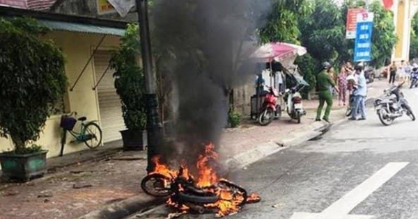 Nghệ An: Truy đuổi, đốt xe máy người đi đường vì thấy "ngứa mắt"