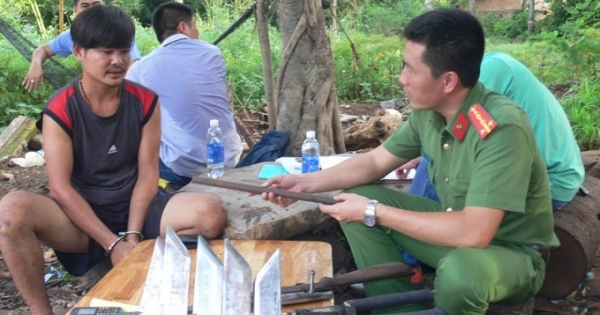 Đắk Lắk: Bắt nam thanh niên chế tạo súng và hung khí trái phép