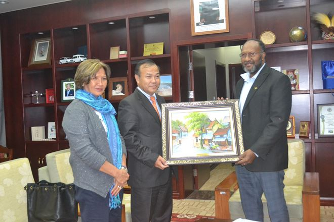 Thứ trưởng Vũ Hồng Nam gặp Thủ tướng Vanuatu.