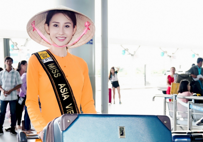 Chi Nguyễn mặc &aacute;o b&agrave; ba, l&ecirc;n đường tham gia Miss Asia World 2018