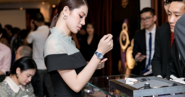 Xuất hiện thanh lịch tại sự kiện, Jolie Nguyễn vẫn nổi bật nhờ phụ kiện đắt tiền