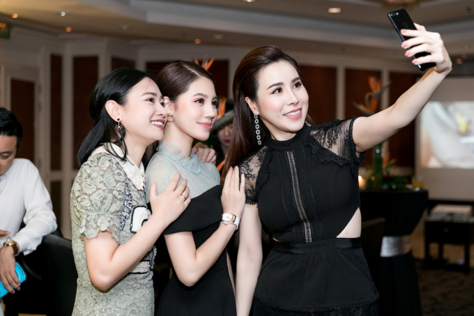 Xuất hiện thanh lịch tại sự kiện, Jolie Nguyễn vẫn nổi bật nhờ phụ kiện đắt tiền