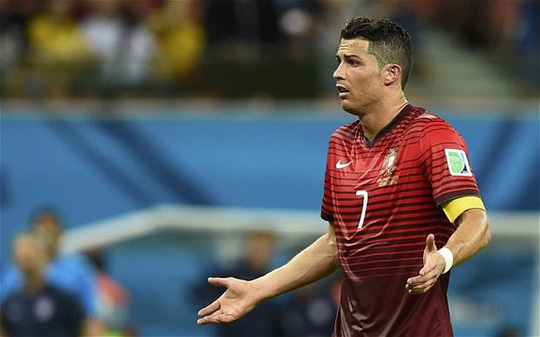 Ronaldo v&agrave; đồng đội kh&ocirc;ng thể vượt qua v&ograve;ng bảng ở World Cup 2014. Ảnh: Reuters