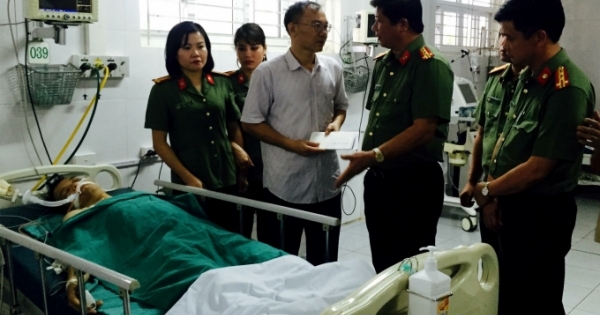 Lào Cai: Khám nhà nghi phạm ma tuý, chiến sĩ Công an bị đâm thấu ngực