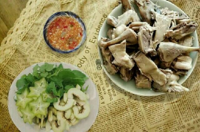 Thịt vịt chấm nước mắm gừng truyền thống của Huế.