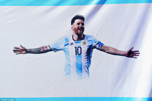 Mọi hy vọng được người Argentina đặt l&ecirc;n vai Messi.&nbsp;Ảnh: Getty Images