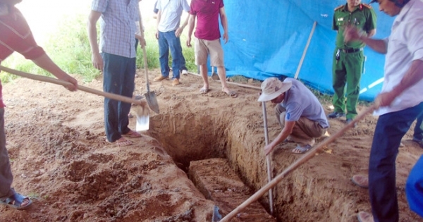 Vì sao khai quật tử thi vụ nữ kế toán trưởng chết trong tư thế "treo cổ" tại Nghệ An?