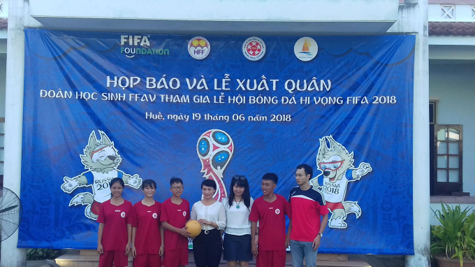 Bốn &ldquo;cầu thủ&rdquo; đại diện Việt Nam tham dự lễ hội b&ecirc;n lề World cup 2018.
