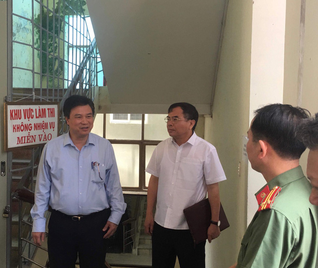 Thứ trưởng Bộ GD&amp;amp;amp;ĐT Nguyễn Hữu Độ kiểm tra thi THPT quốc gia 2018 tại tỉnh Hải Dương ng&agrave;y 20/6.