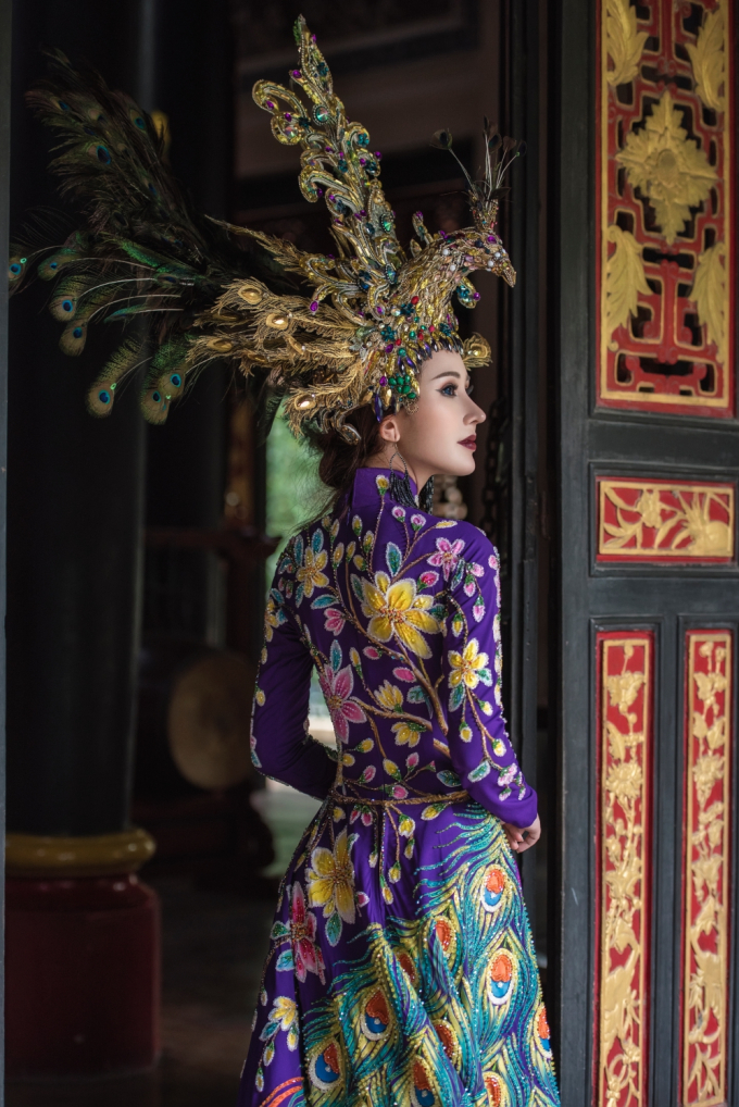 Ấn tượng với bộ Quốc phục &ldquo;Khổng Tước&rdquo; của đại diện Việt Nam tại Miss Asia World