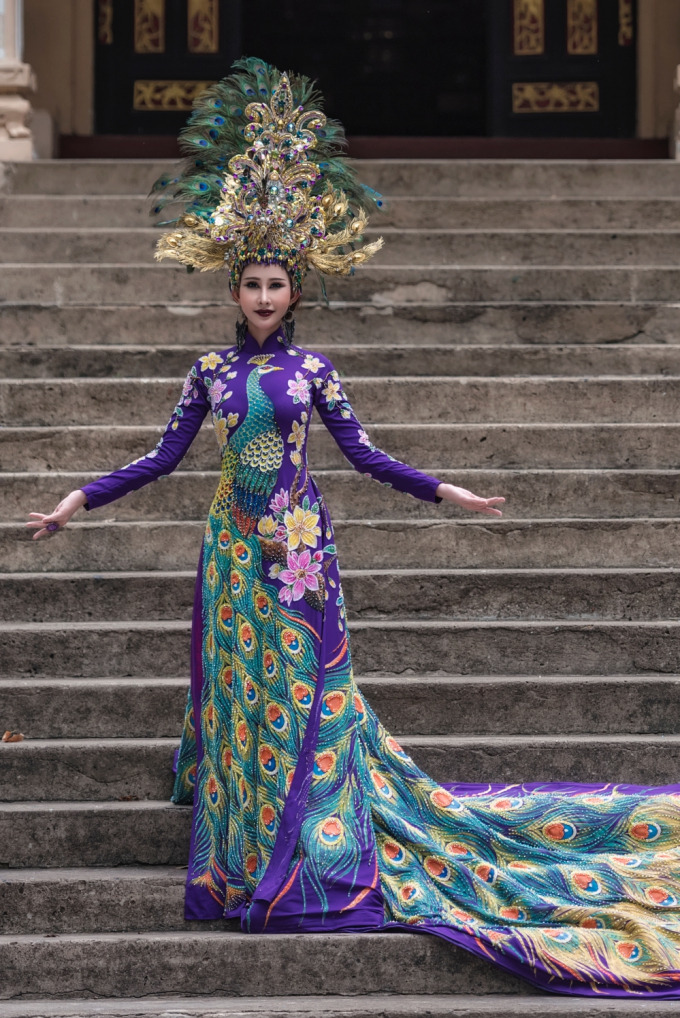 Ấn tượng với bộ Quốc phục &ldquo;Khổng Tước&rdquo; của đại diện Việt Nam tại Miss Asia World
