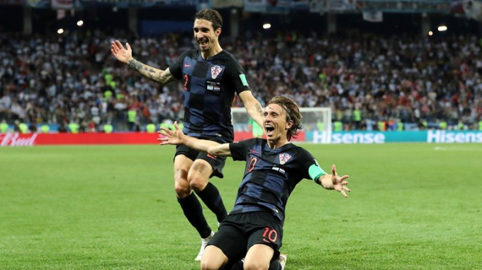 Modric l&agrave;m lu mờ Messi&nbsp;trong ng&agrave;y Croatia thắng to