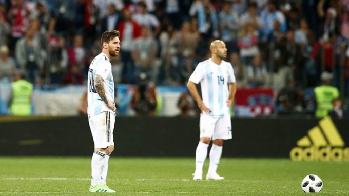 Nỗi thất vọng của Messi v&agrave; đồng đội