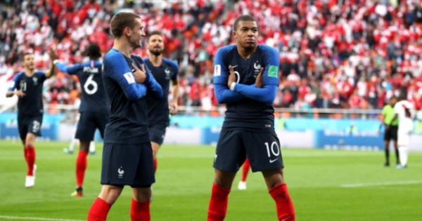 Ghi bàn ở World Cup, sao tuyển Pháp tái hiện màn ăn mừng để đời của Văn Thanh