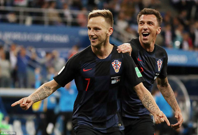 Niềm vui của Rakitic sau khi ấn định chiến thắng 3-0 ở ph&uacute;t 90