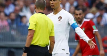 Cầu thủ Morocco tố Ronaldo tiểu xảo, diễn trò như gánh xiếc
