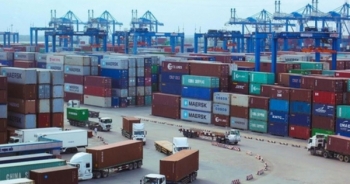 Hàng chục nghìn container phế liệu ùn ứ tại cửa khẩu
