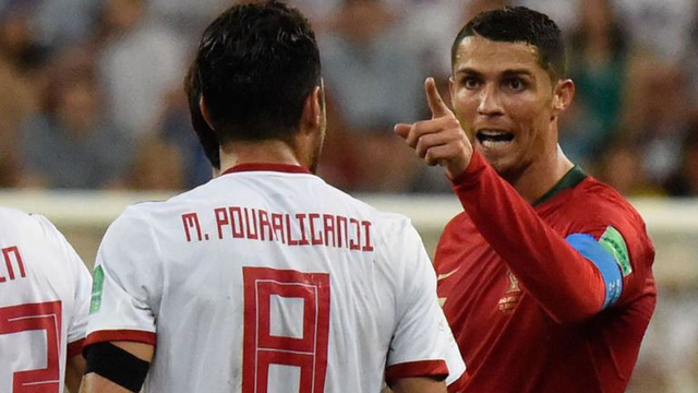 HLV Carlos Queiroz cho rằng C.Ronaldo xứng đ&aacute;ng nhận thẻ đỏ