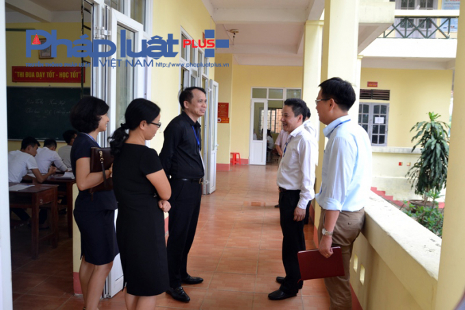 Thứ trưởng Phạm Mạnh H&ugrave;ng thăm, kiểm tra trường nội tr&uacute; cấp II-III Bắc Quang. (ảnh: Gi&agrave;o Họ)