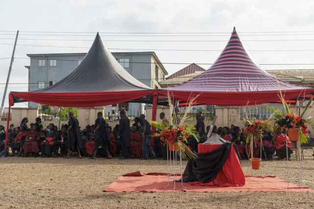 Một nghi thức trong tang lễ của người Ghana.