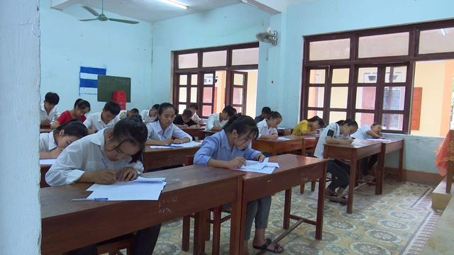 Quảng Bình tổ chức thi lại môn Văn sau sự cố trùng đề và giám thị ký nhầm trên giấy thi